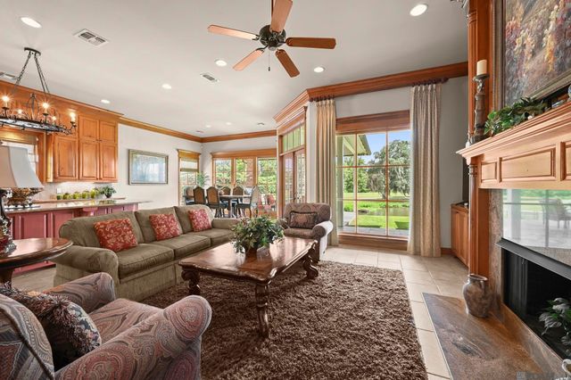 18828 Bella Vista Ct, Baton Rouge, LA 70809