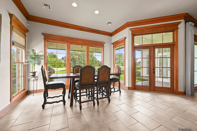 18828 Bella Vista Ct, Baton Rouge, LA 70809