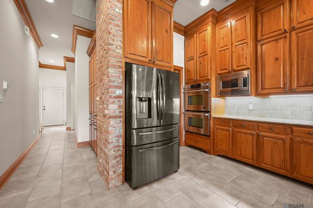 18828 Bella Vista Ct, Baton Rouge, LA 70809