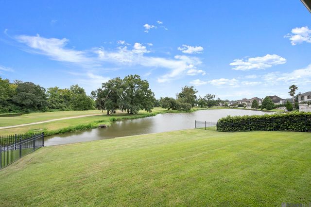 18828 Bella Vista Ct, Baton Rouge, LA 70809
