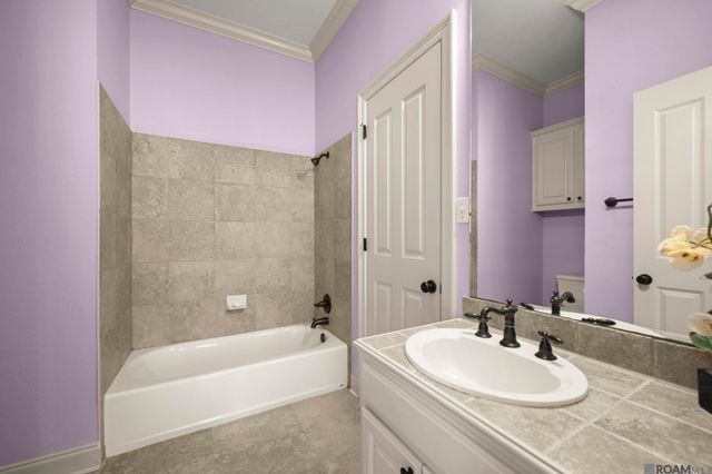 18828 Bella Vista Ct, Baton Rouge, LA 70809