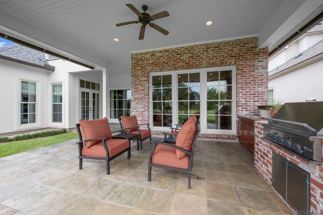 18828 Bella Vista Ct, Baton Rouge, LA 70809