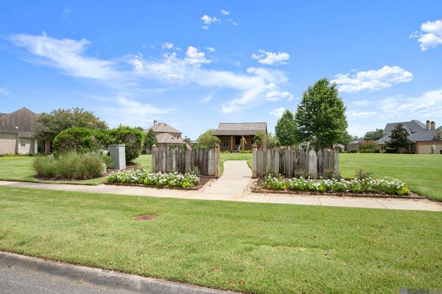 18828 Bella Vista Ct, Baton Rouge, LA 70809