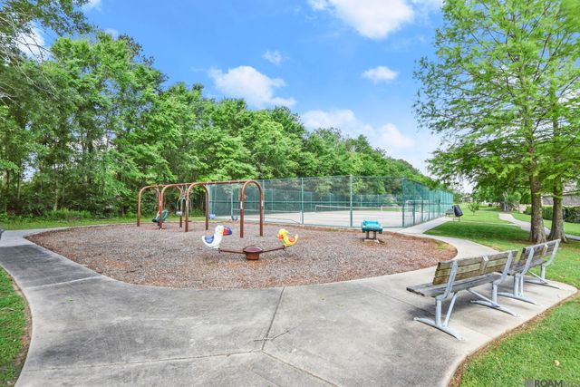 18828 Bella Vista Ct, Baton Rouge, LA 70809