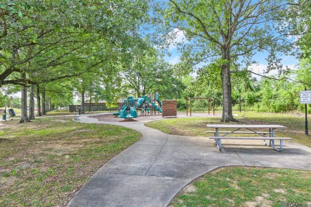 18828 Bella Vista Ct, Baton Rouge, LA 70809
