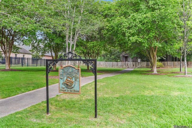 18828 Bella Vista Ct, Baton Rouge, LA 70809
