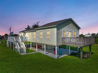 1120 N Monkhouse Drive, Crystal Beach, TX 77650