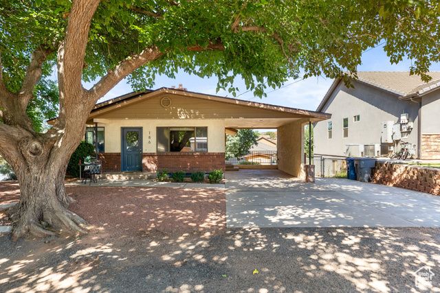 186 S 200 W, Washington, UT 84780