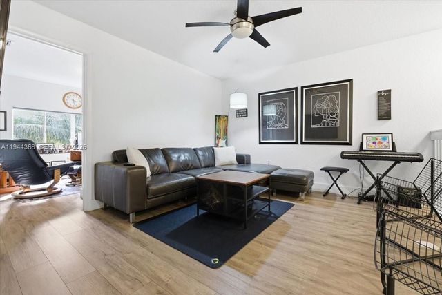 11372 NW 72nd Ter, Doral, FL 33178