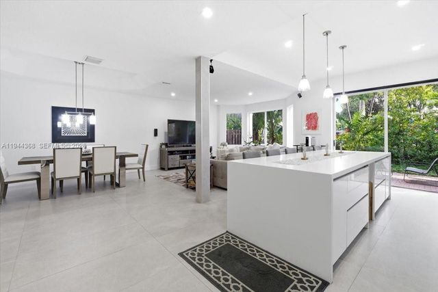 11372 NW 72nd Ter, Doral, FL 33178