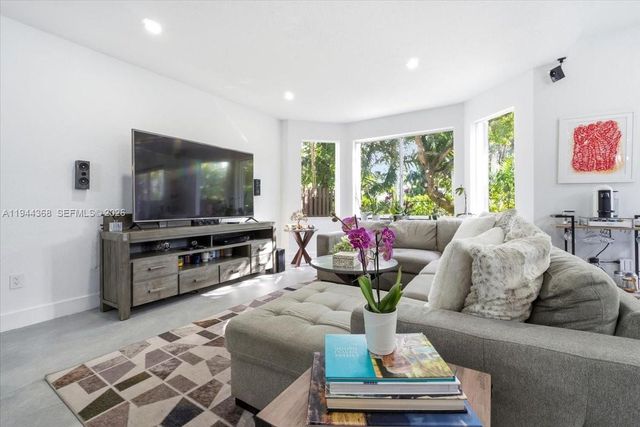 11372 NW 72nd Ter, Doral, FL 33178