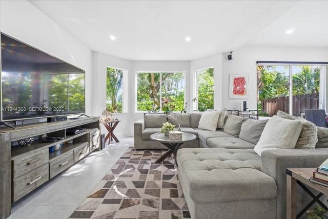 11372 NW 72nd Ter, Doral, FL 33178