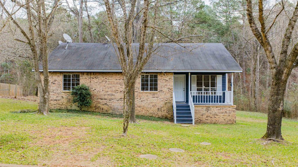 2802 Granite Dr, Longview, TX 75604