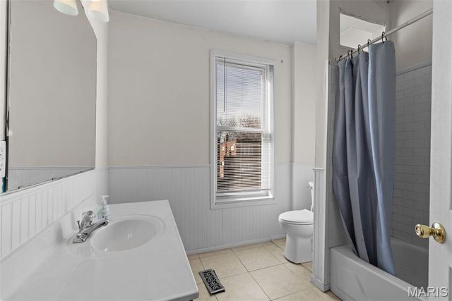 915 Bates Street, St Louis, MO 63111