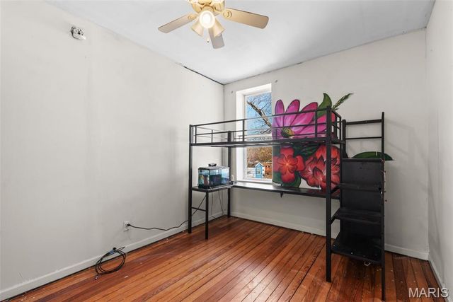 915 Bates Street, St Louis, MO 63111