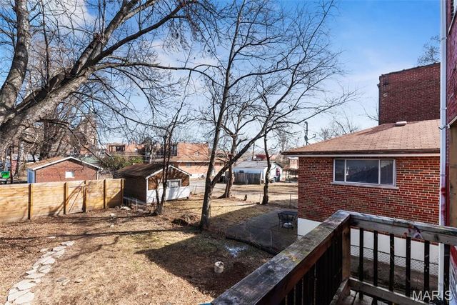 915 Bates Street, St Louis, MO 63111