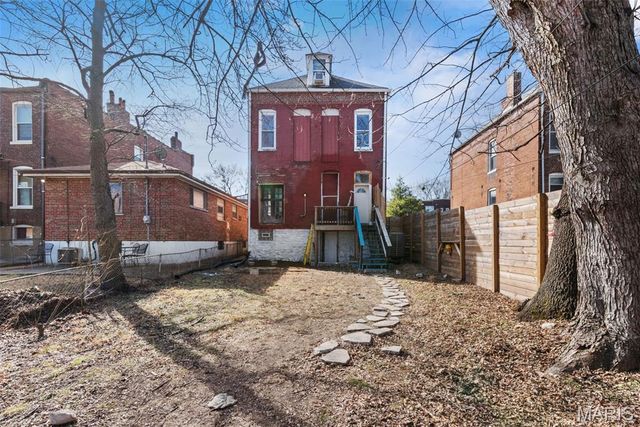 915 Bates Street, St Louis, MO 63111