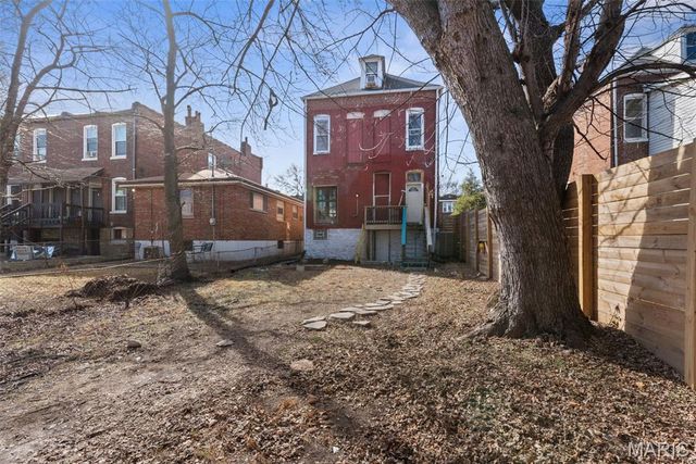 915 Bates Street, St Louis, MO 63111
