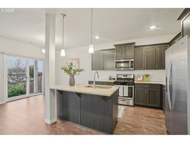 105 KINDRE St, St Helens, OR 97051