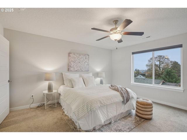 105 KINDRE St, St Helens, OR 97051