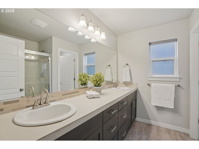 105 KINDRE St, St Helens, OR 97051