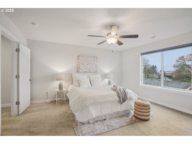 105 KINDRE St, St Helens, OR 97051