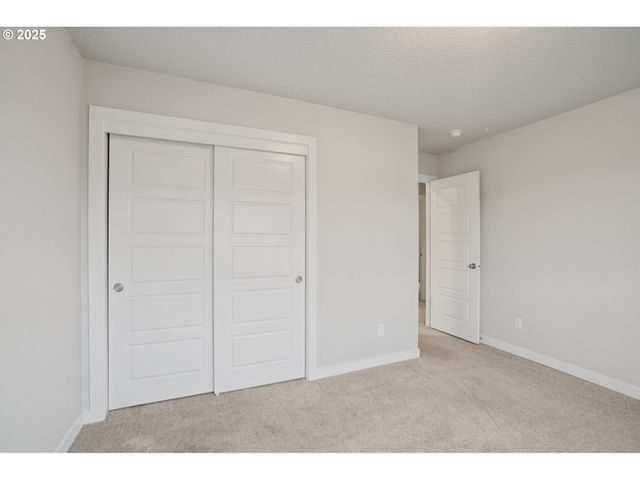 105 KINDRE St, St Helens, OR 97051