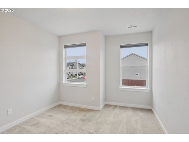 105 KINDRE St, St Helens, OR 97051