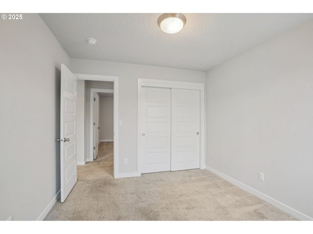 105 KINDRE St, St Helens, OR 97051