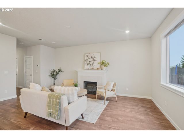 105 KINDRE St, St Helens, OR 97051