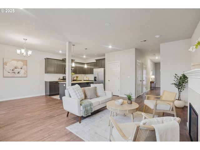 105 KINDRE St, St Helens, OR 97051