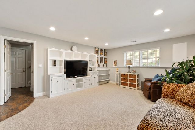 4 Orchard Lane, East Kingston, NH 03827
