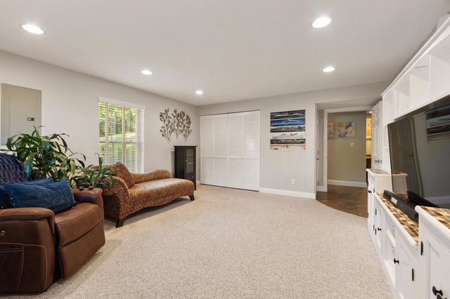 4 Orchard Lane, East Kingston, NH 03827
