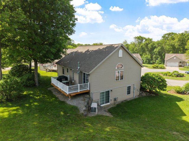 4 Orchard Lane, East Kingston, NH 03827