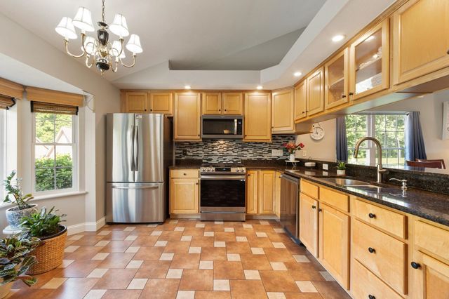 4 Orchard Lane, East Kingston, NH 03827