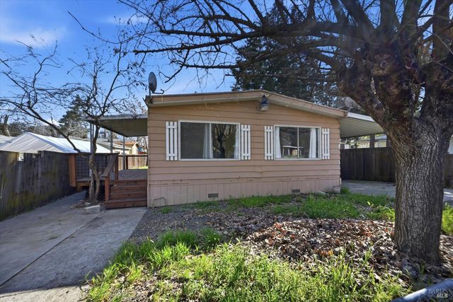 3562 NW Mountain View St, Clearlake, CA 95422