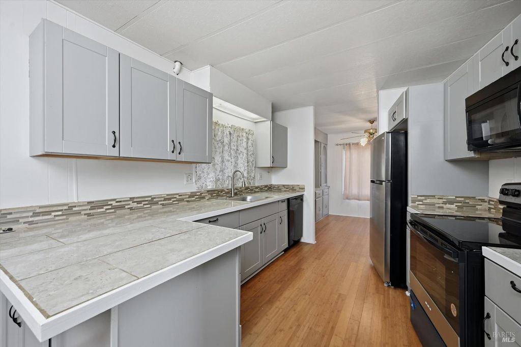 3562 NW Mountain View St, Clearlake, CA 95422