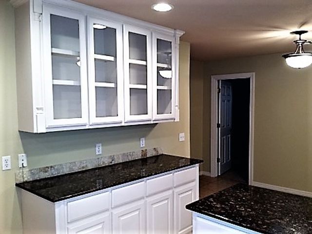 1806 N Knollcrest Circle, Fayetteville, AR 72704