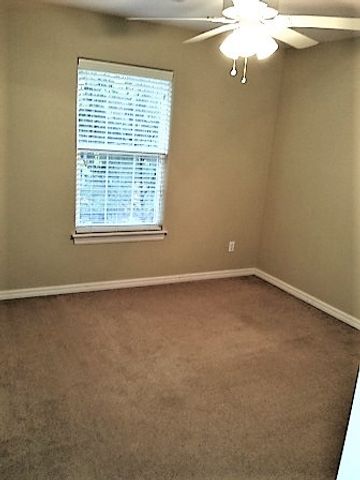 1806 N Knollcrest Circle, Fayetteville, AR 72704