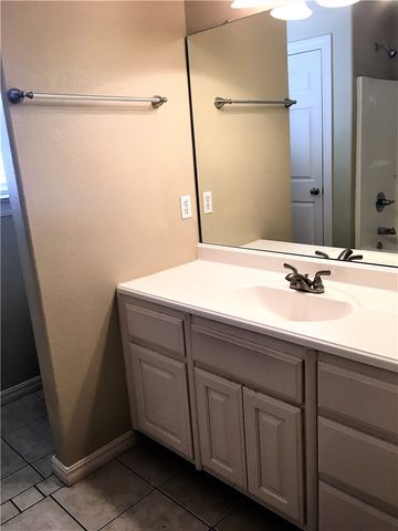 1806 N Knollcrest Circle, Fayetteville, AR 72704