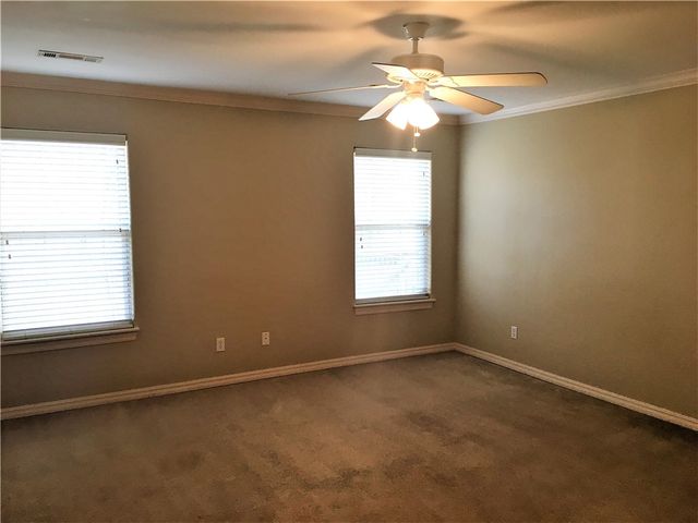 1806 N Knollcrest Circle, Fayetteville, AR 72704