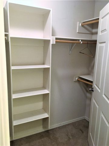 1806 N Knollcrest Circle, Fayetteville, AR 72704