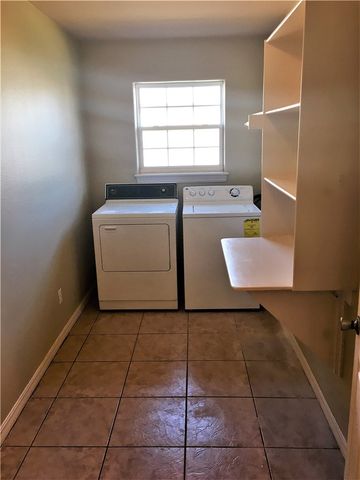 1806 N Knollcrest Circle, Fayetteville, AR 72704