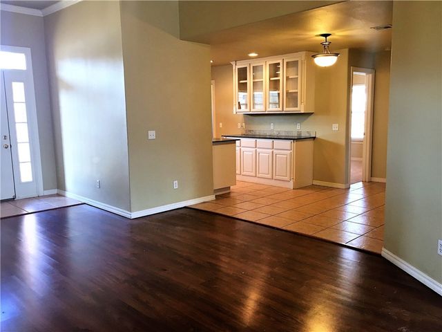 1806 N Knollcrest Circle, Fayetteville, AR 72704