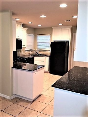 1806 N Knollcrest Circle, Fayetteville, AR 72704