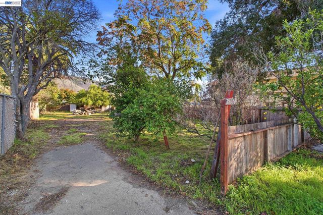 38016 Vallejo St, Fremont, CA 94536