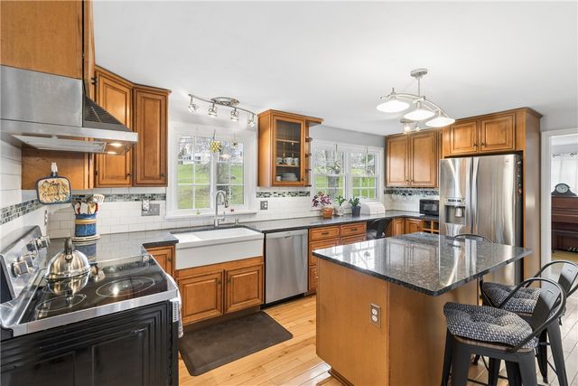 85 Clarkes Crossing, Perinton, NY 14450