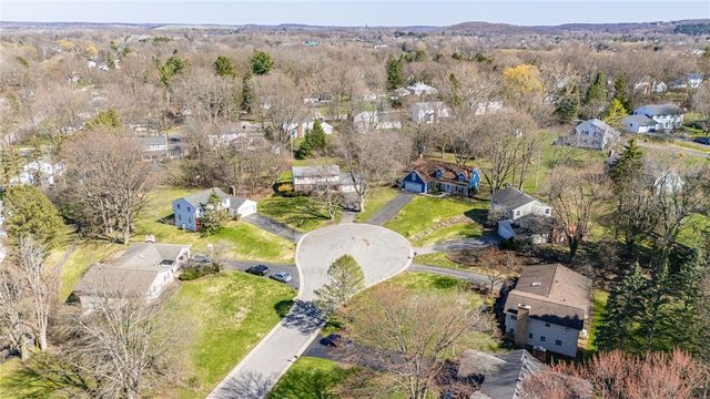 85 Clarkes Crossing, Perinton, NY 14450
