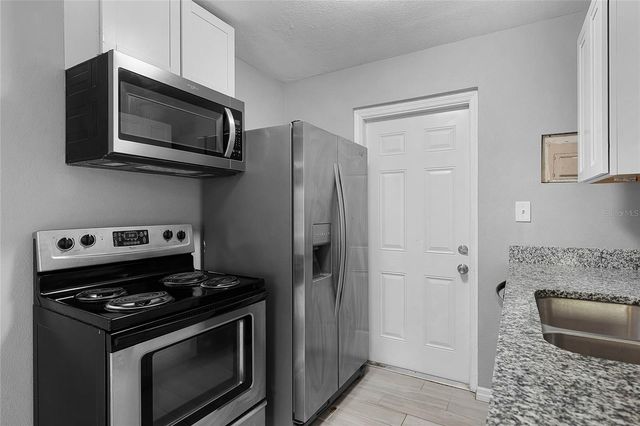 1086 HIBISCUS COURT 22, Tavares, FL 32778