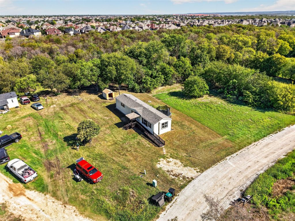 24 Spring Creek Circle, Grand Prairie, TX 75054 — exterior